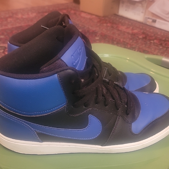 Nike Black Sneakers - Picture 1 of 4